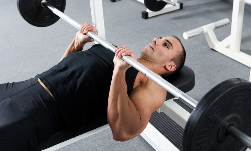 Close-Grip-Bench-Triceps