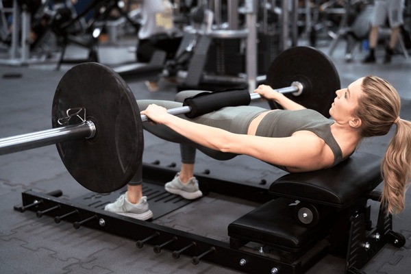 Hip-Thrusts-Glutes-Workout-Hourglass-Body-Workout-Small-Waist